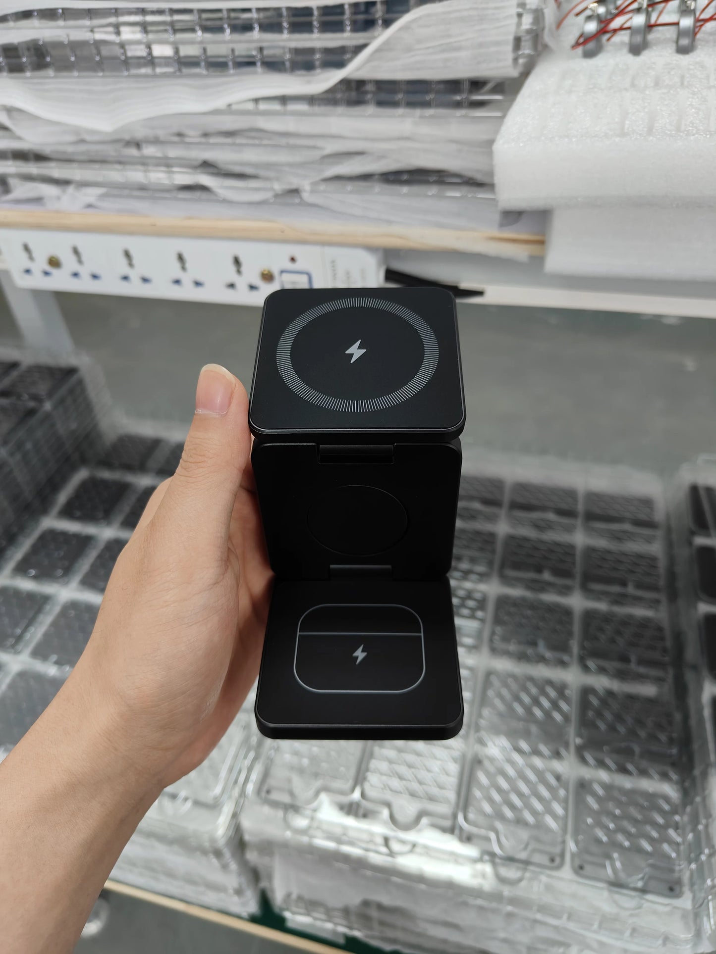 Magnetic Foldable Wireless Charger 3 in 1 Folding Wireless Charging for iPhone 16/15/14/13/12 Pro Max Fast Charging Dock Station