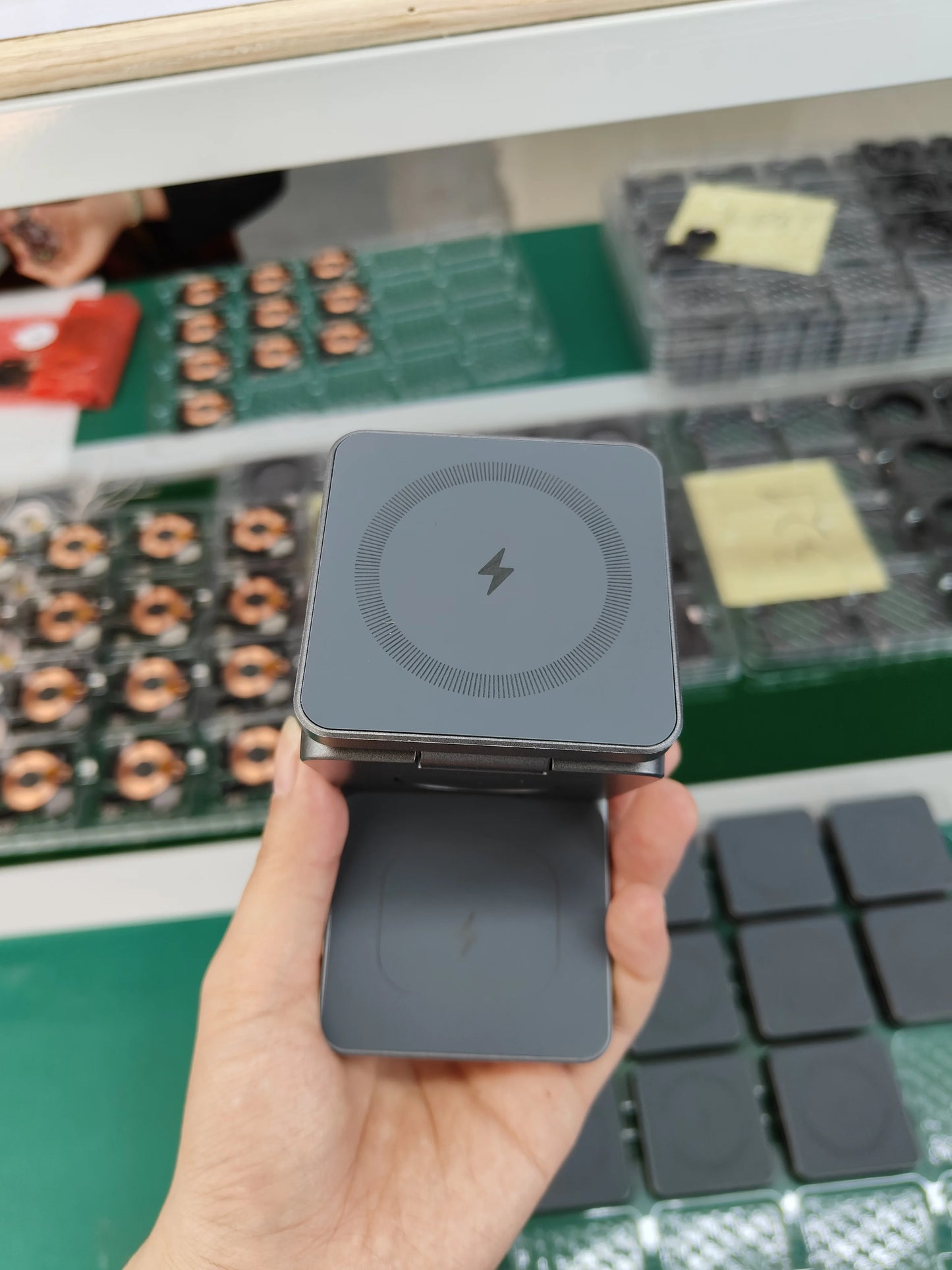 Magnetic Foldable Wireless Charger 3 in 1 Folding Wireless Charging for iPhone 16/15/14/13/12 Pro Max Fast Charging Dock Station